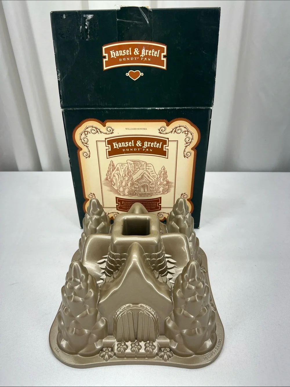 Williams Sonoma Nordic Ware Hansel & Gretel Bundt Pan Christmas Castle Cottage